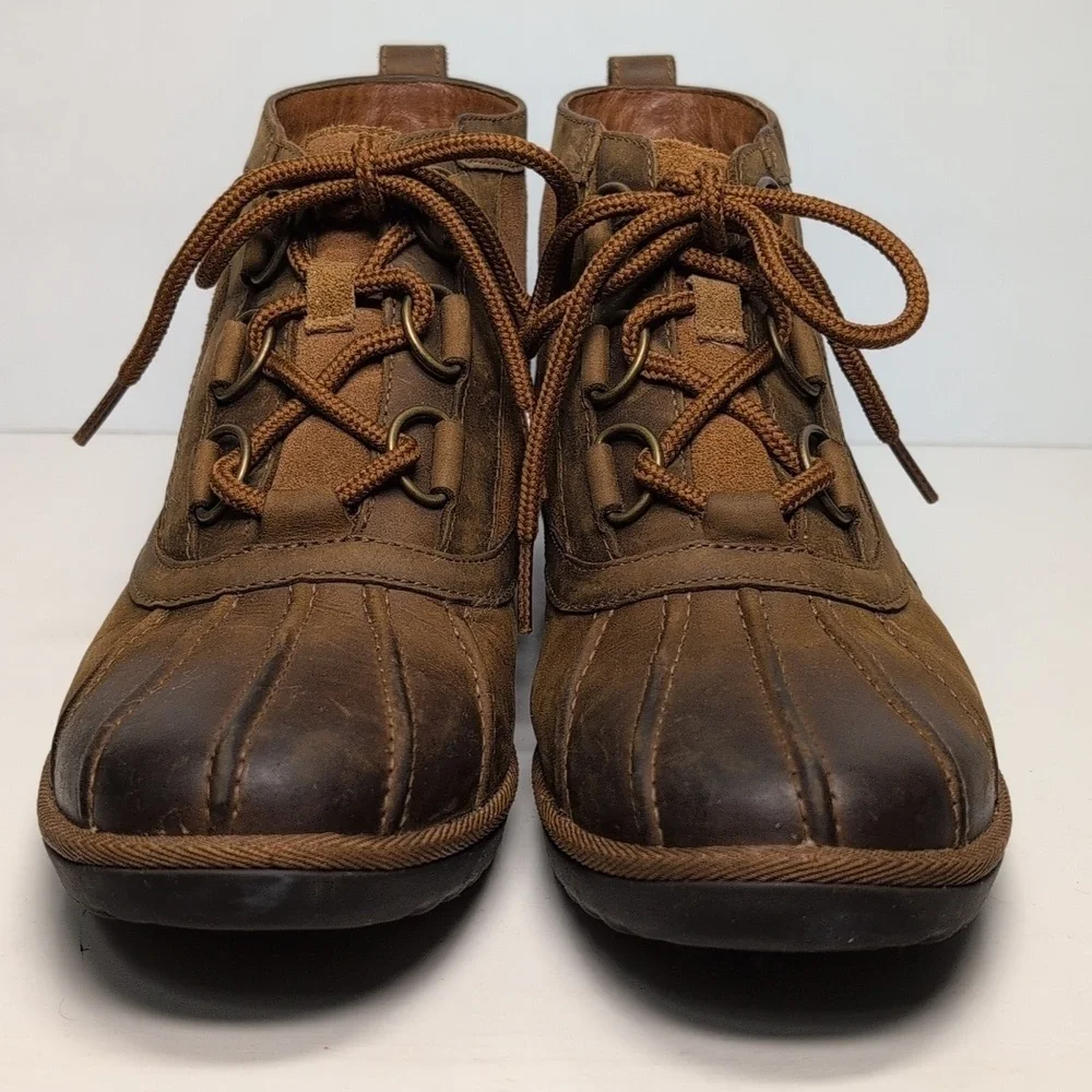 UGG Heather lace up bootie boots women's size 9 EU 40